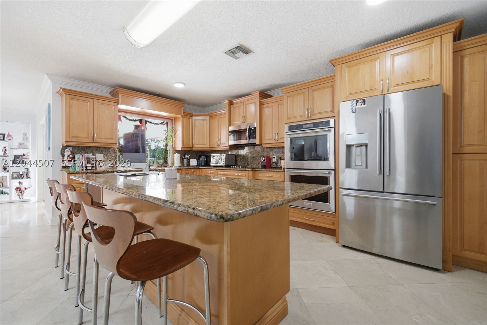 713 Diplomat Pkwy, Hallandale Beach FL 33009