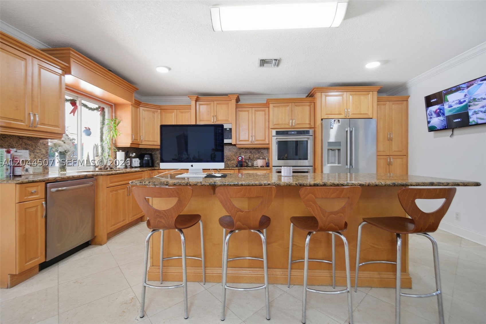713 Diplomat Pkwy, Hallandale Beach FL 33009