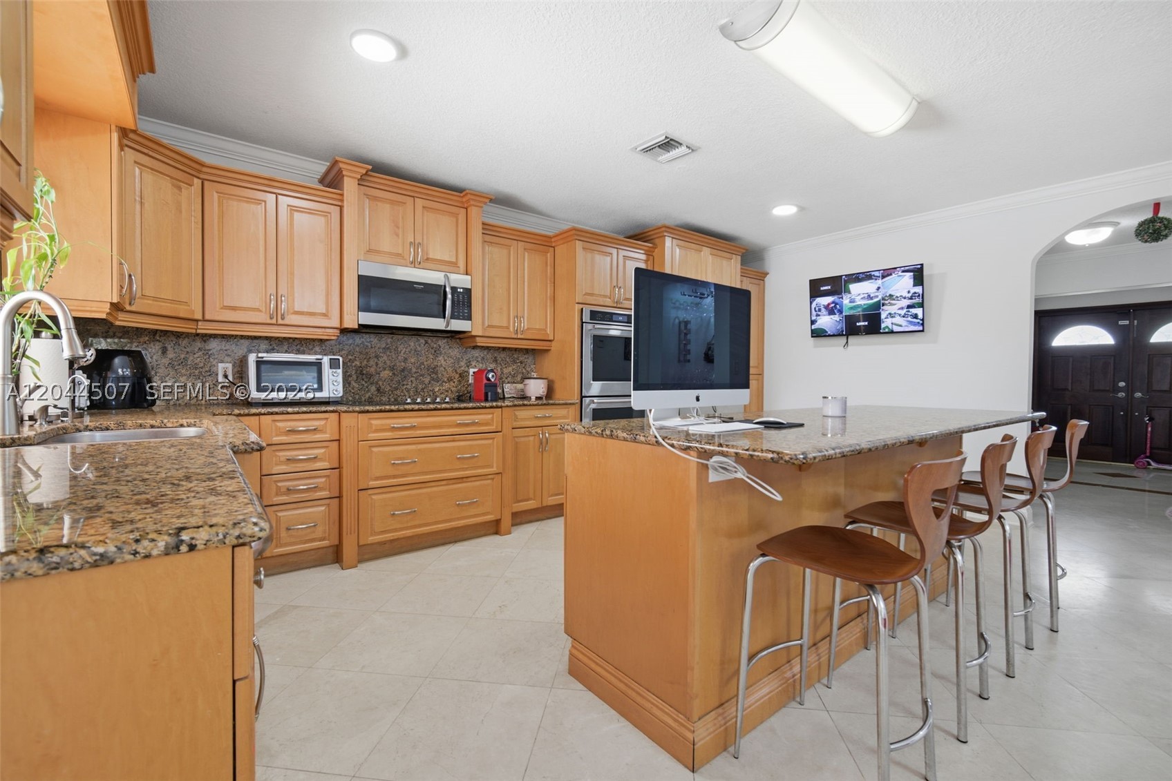713 Diplomat Pkwy, Hallandale Beach FL 33009