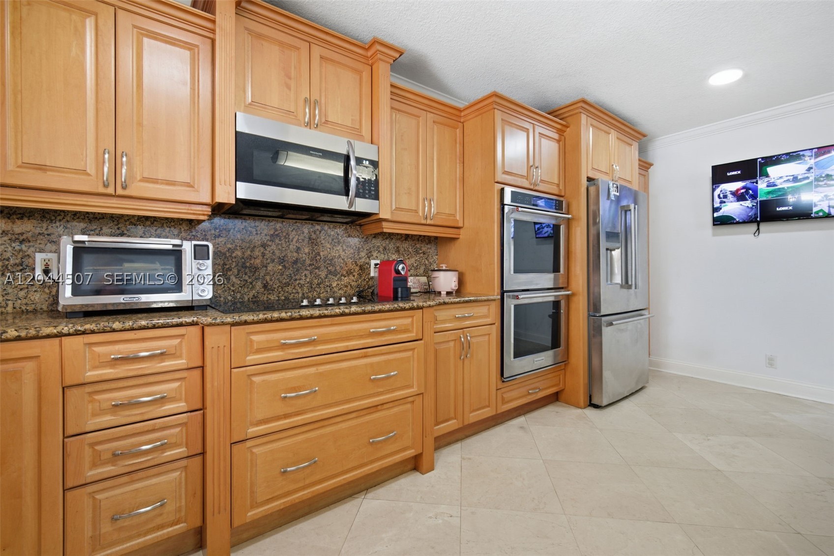 713 Diplomat Pkwy, Hallandale Beach FL 33009