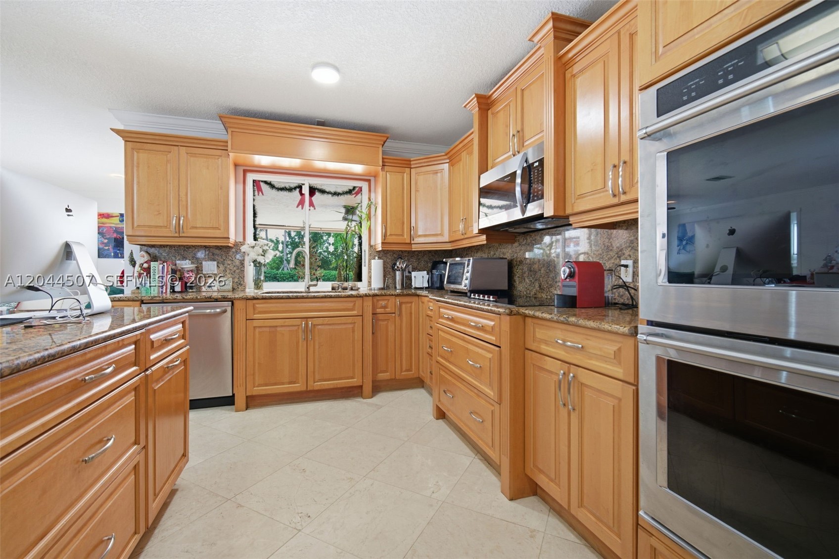 713 Diplomat Pkwy, Hallandale Beach FL 33009