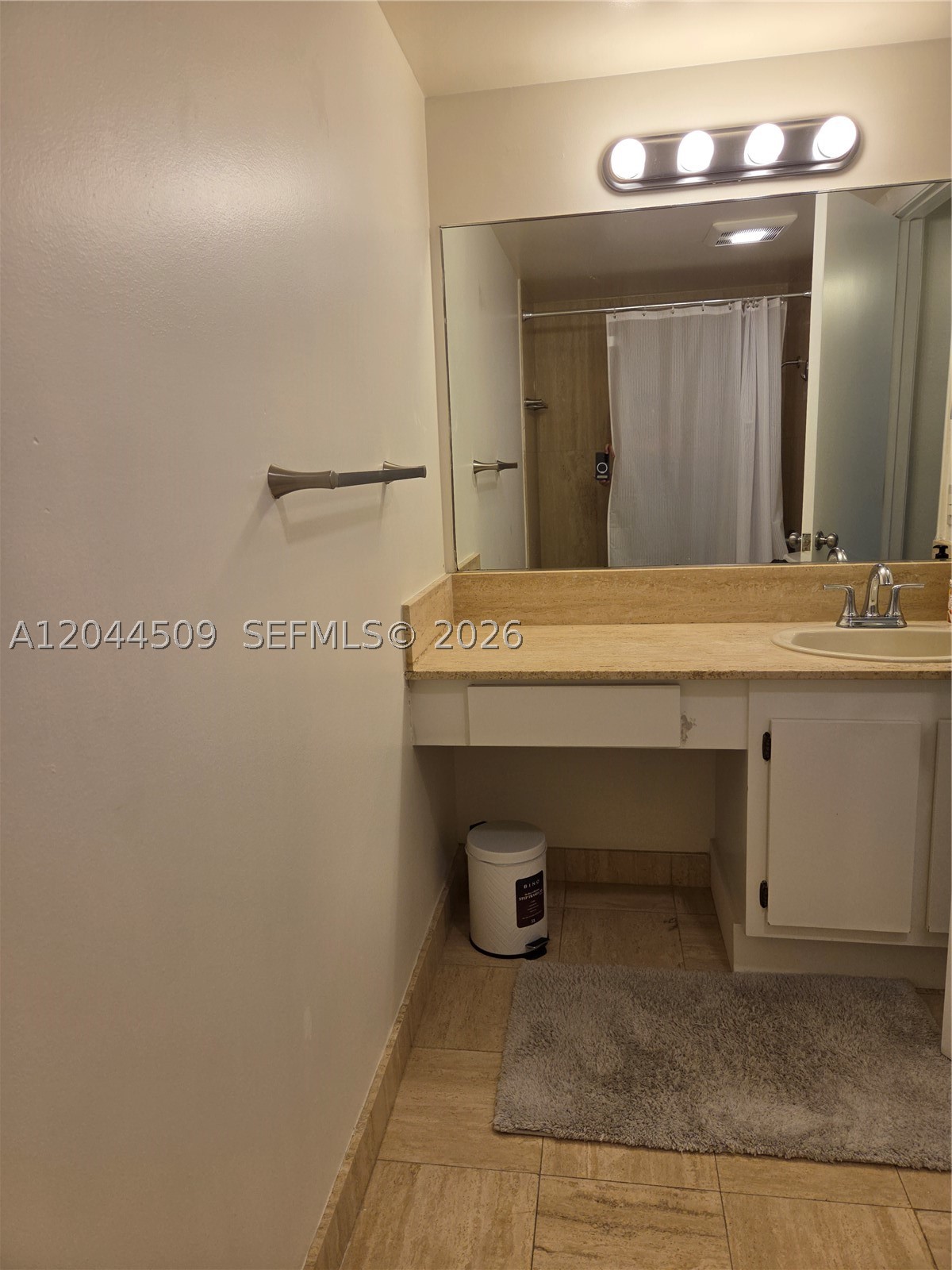 Hollywood FL 33019 - A12044509