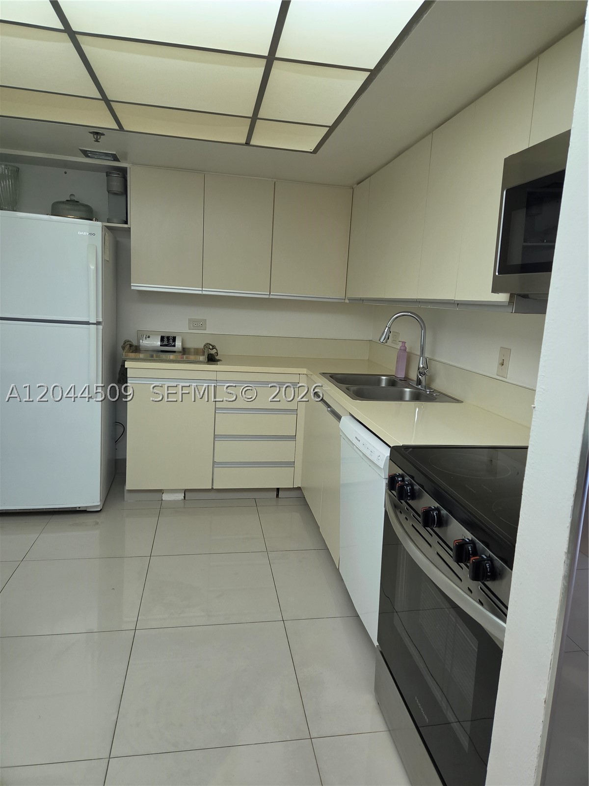 Hollywood FL 33019 - A12044509