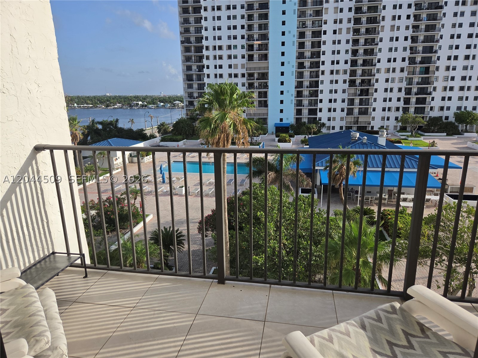 Hollywood FL 33019 - A12044509