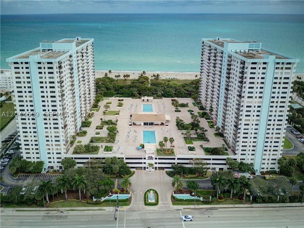 Hollywood FL 33019 - A12044509