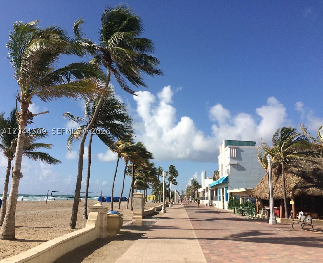 Hollywood FL 33019 - A12044509