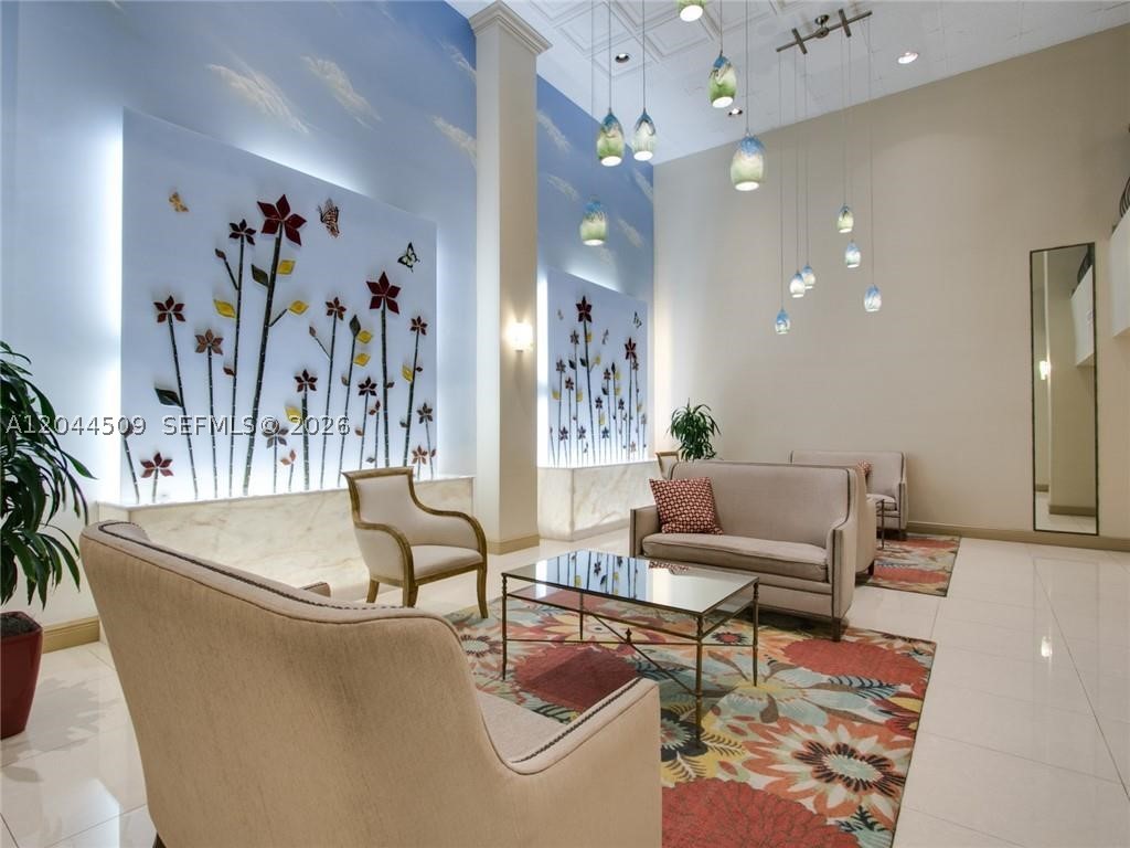 Hollywood FL 33019 - A12044509