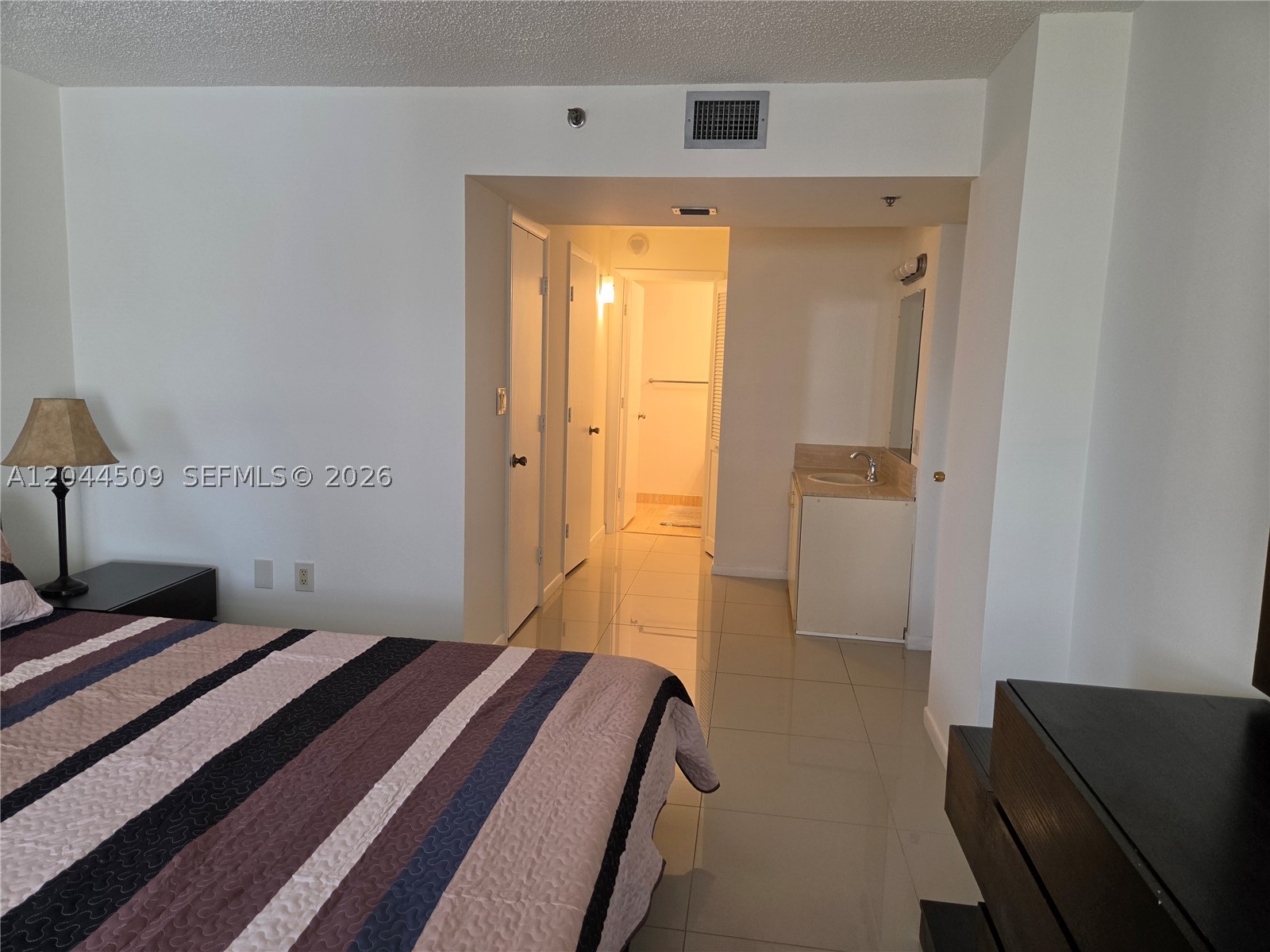 Hollywood FL 33019 - A12044509