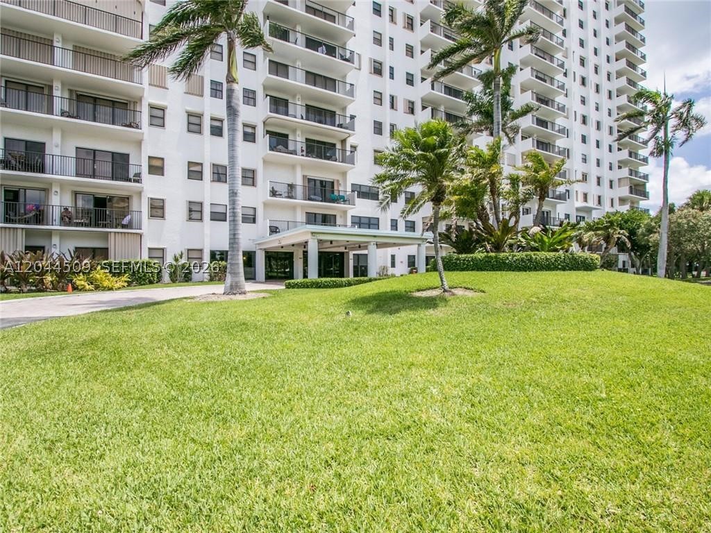 Hollywood FL 33019 - A12044509