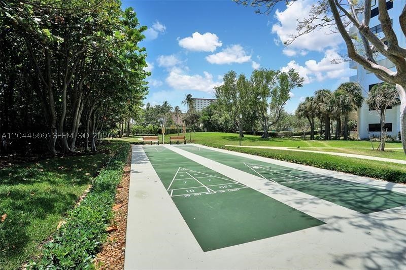 Hollywood FL 33019 - A12044509