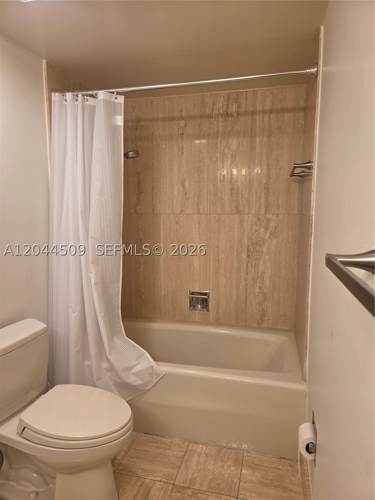 Hollywood FL 33019 - A12044509