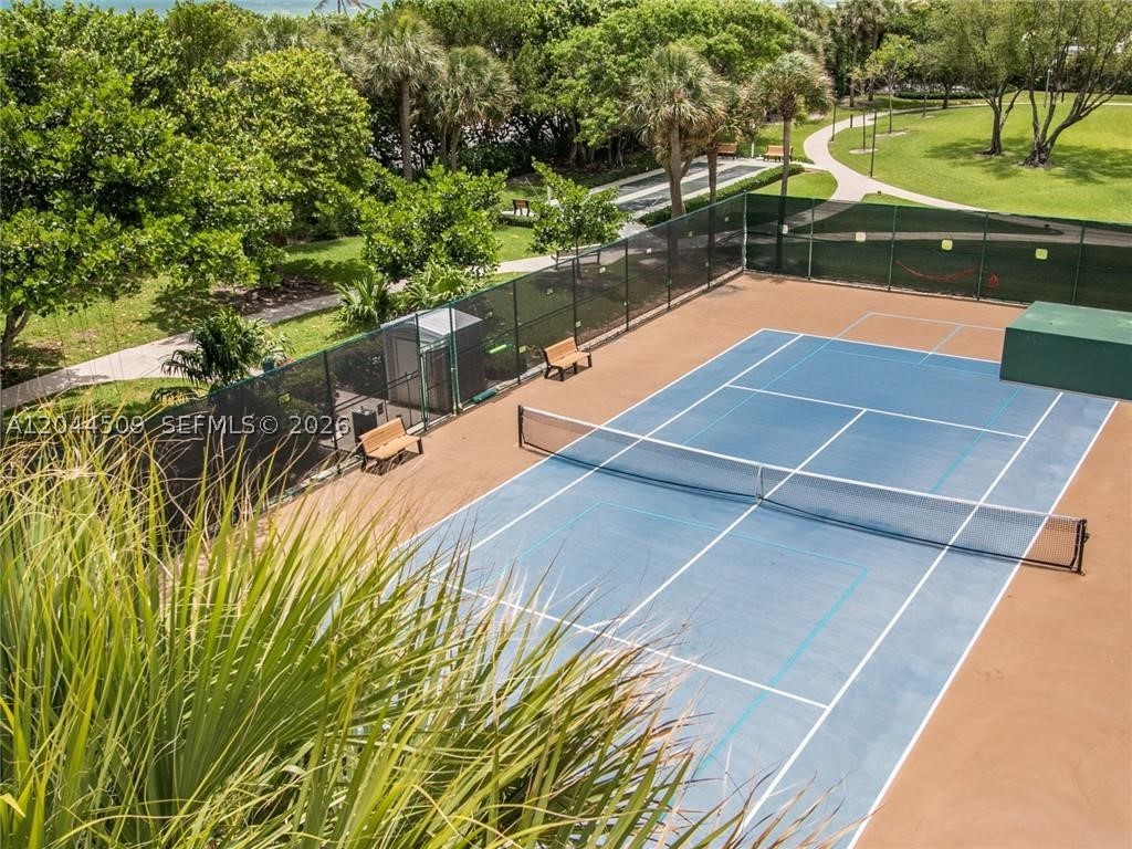 Hollywood FL 33019 - A12044509