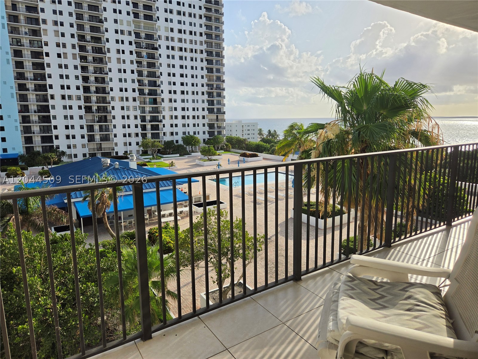 Hollywood FL 33019 - A12044509