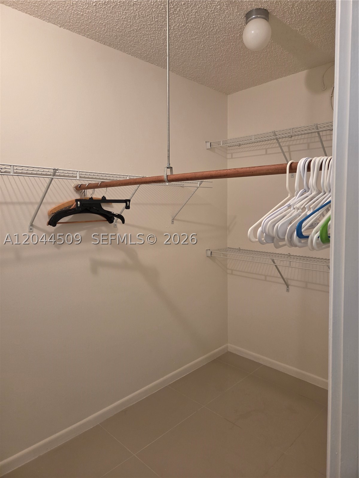 Hollywood FL 33019 - A12044509