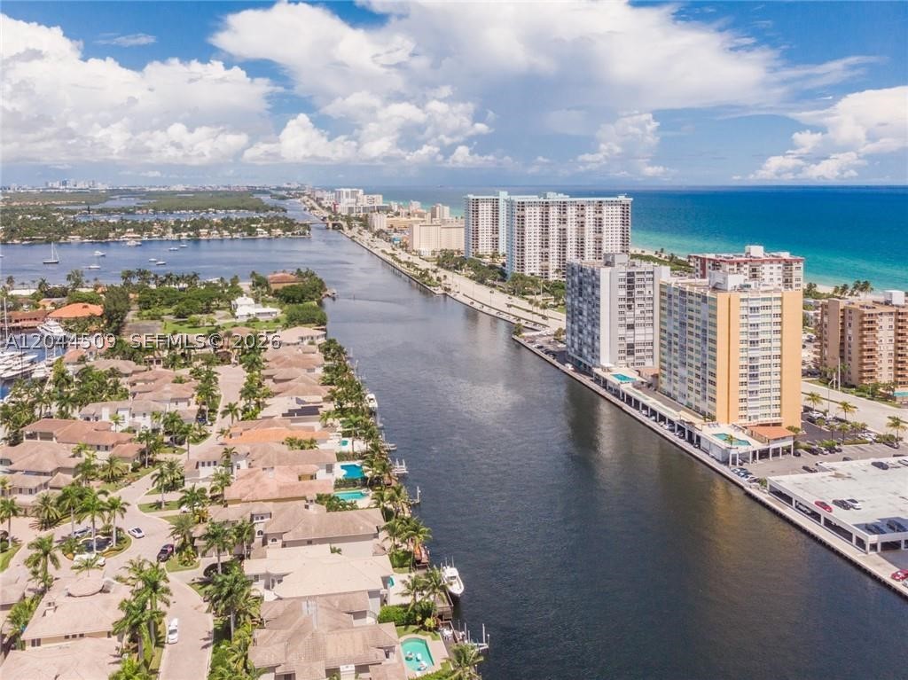 Hollywood FL 33019 - A12044509