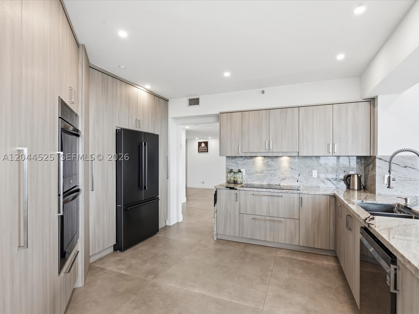 3802 NE 207th St #1101, Aventura FL 33180