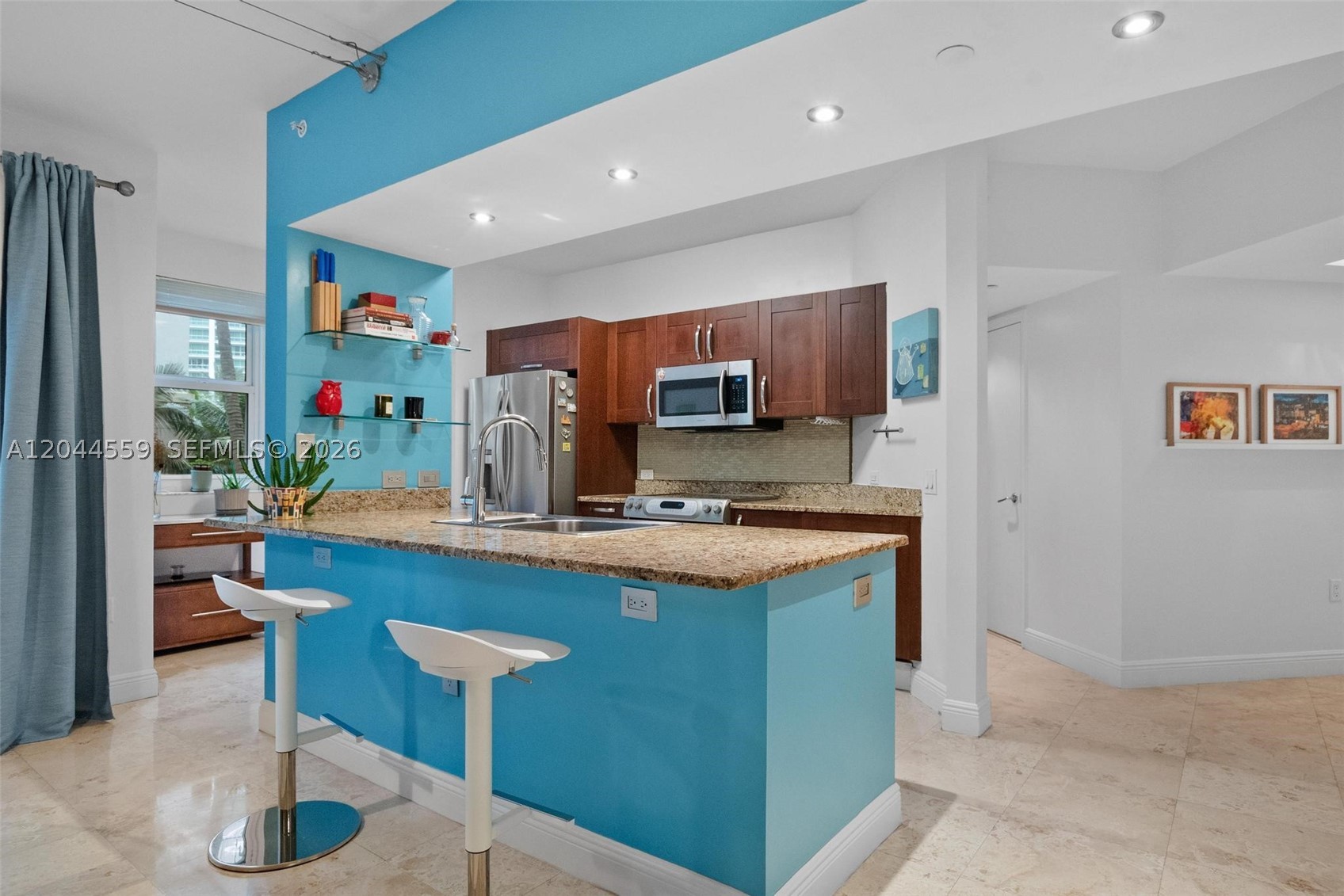 19900 E Country Club Dr #212, Aventura FL 33180