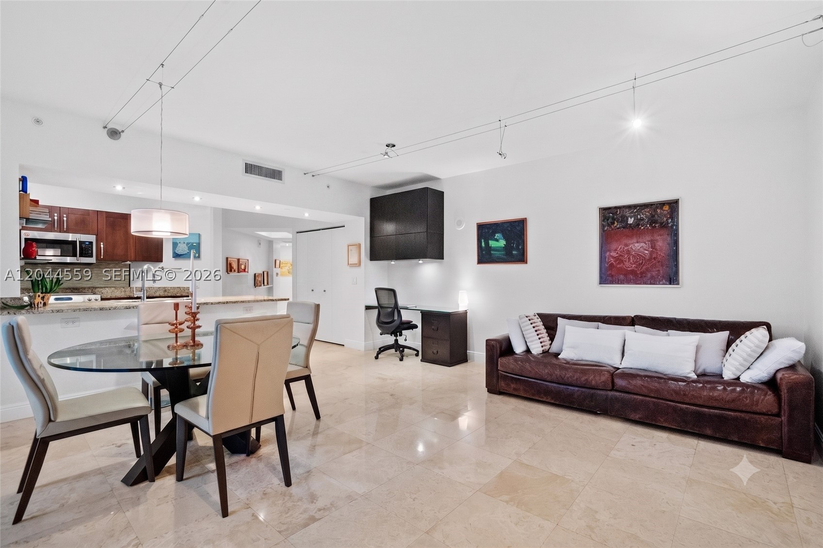 19900 E Country Club Dr #212, Aventura FL 33180