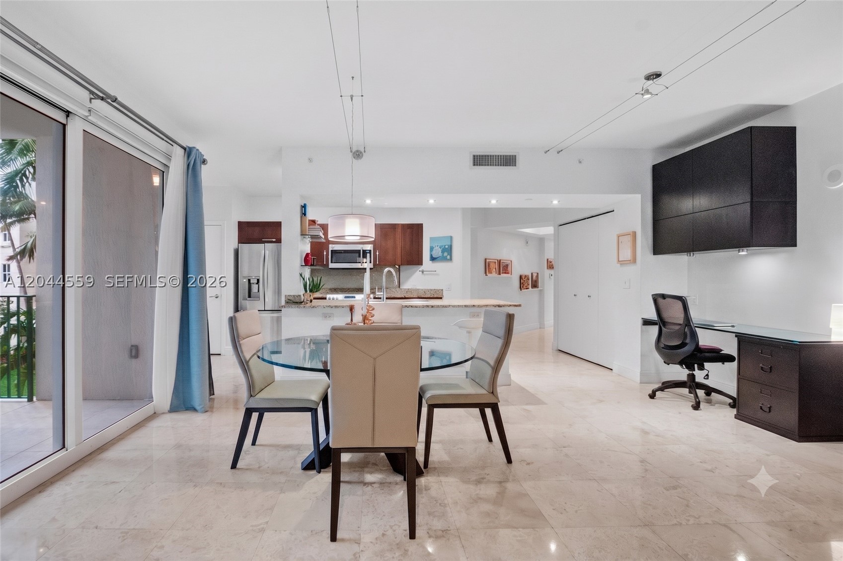 19900 E Country Club Dr #212, Aventura FL 33180