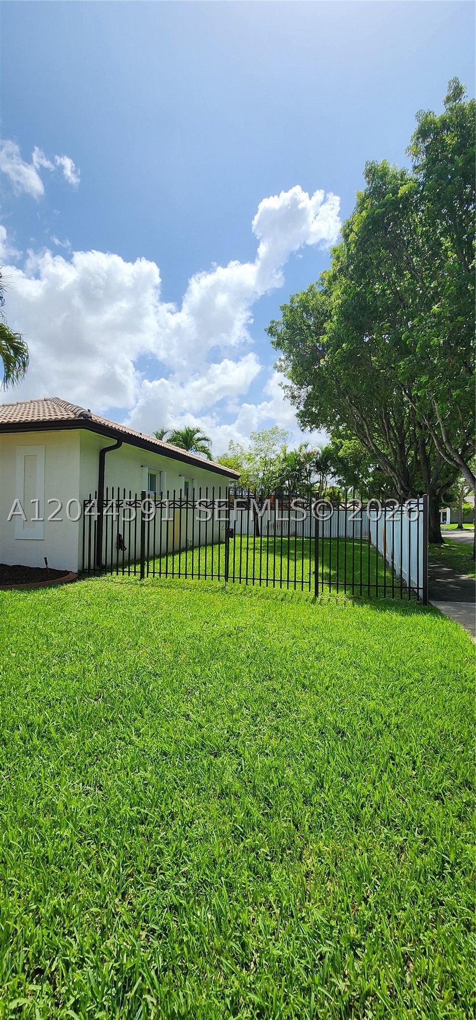 16507 NW 91st Ave, Miami Lakes FL 33018