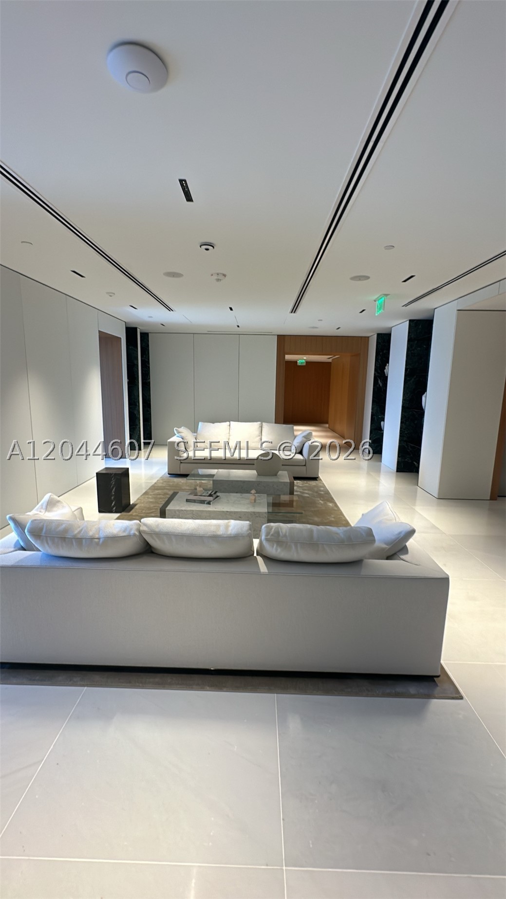300 Biscayne Blvd Way #1909, Miami FL 33131