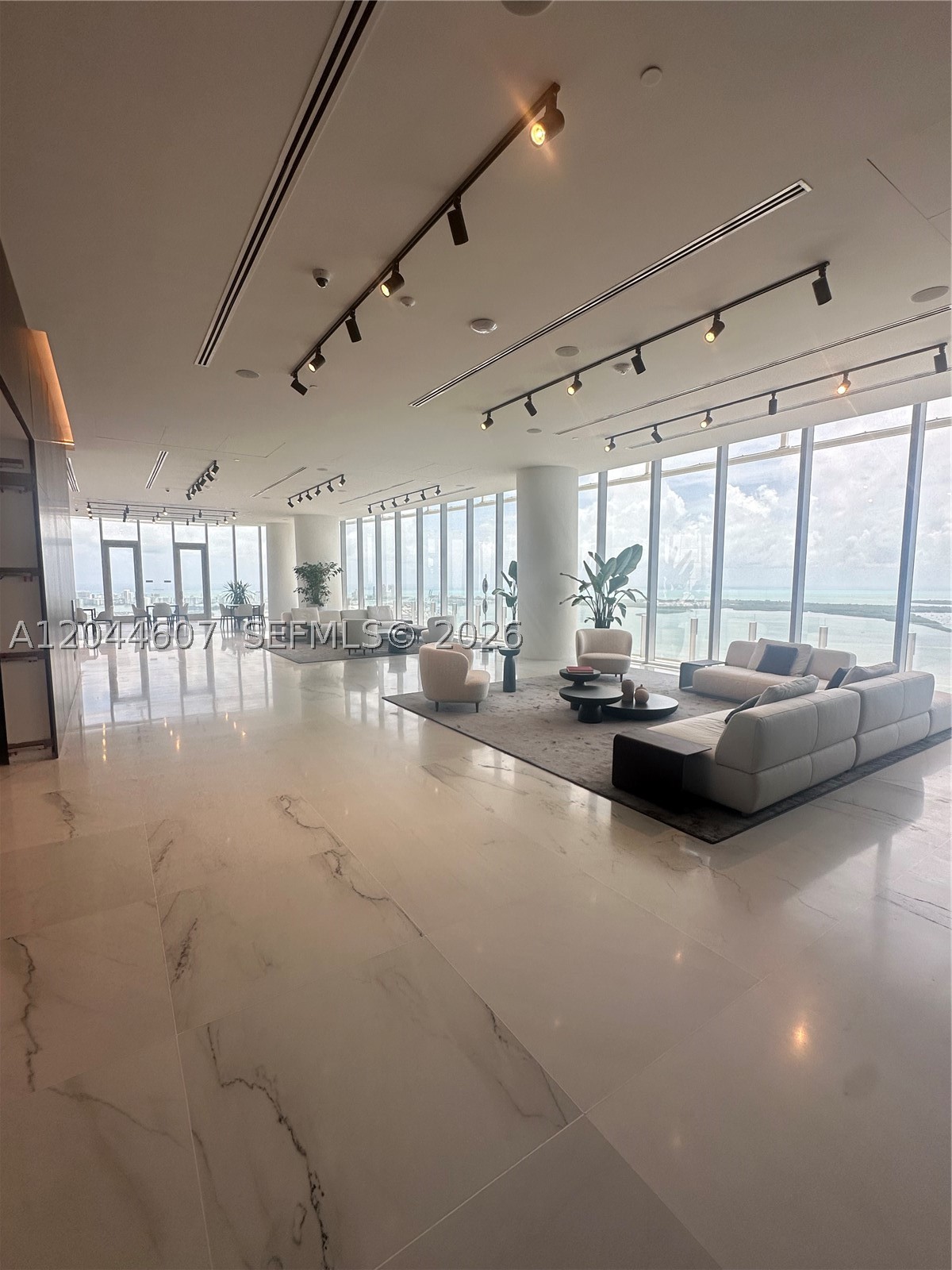 300 Biscayne Blvd Way #1909, Miami FL 33131
