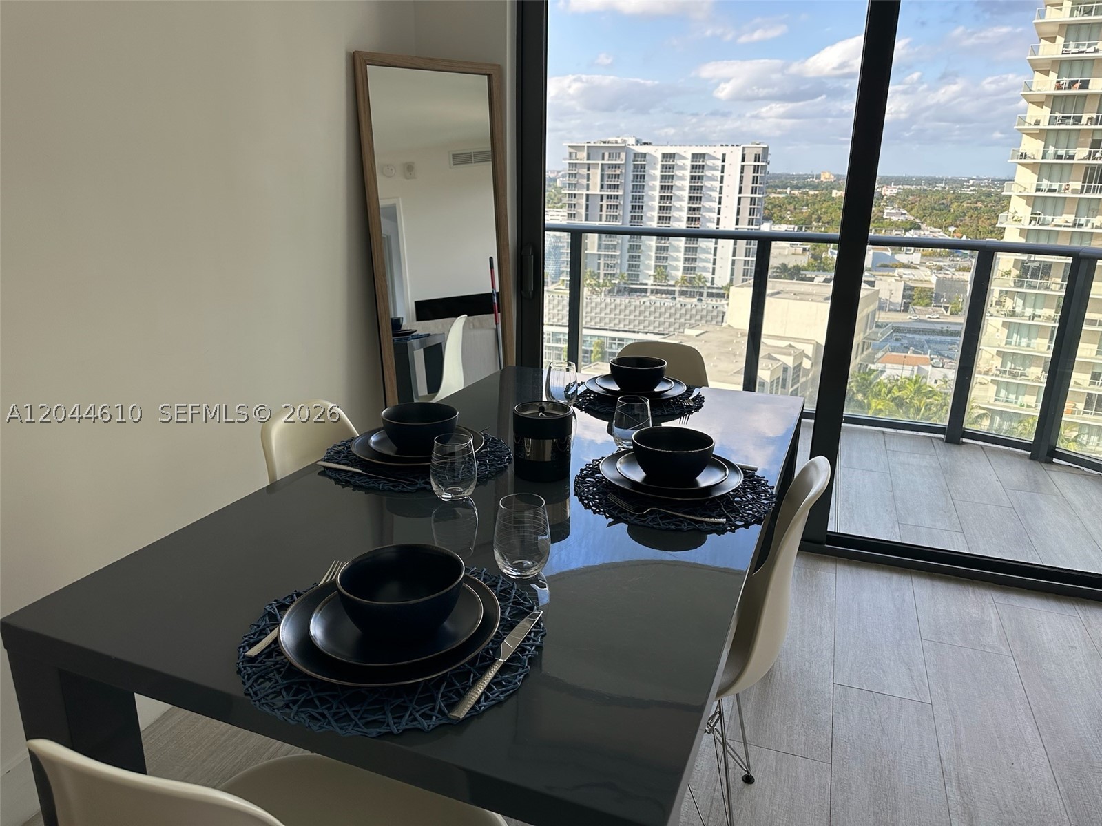 121 NE 34th St #1915, Miami FL 33137