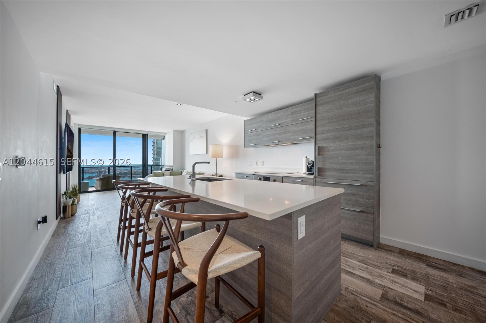 650 NE 32nd St #4805, Miami FL 33137