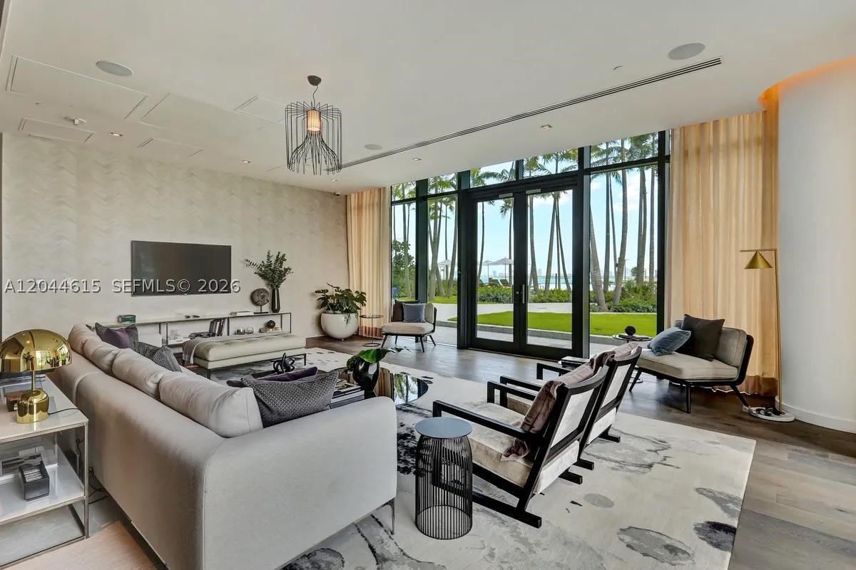 650 NE 32nd St #4805, Miami FL 33137