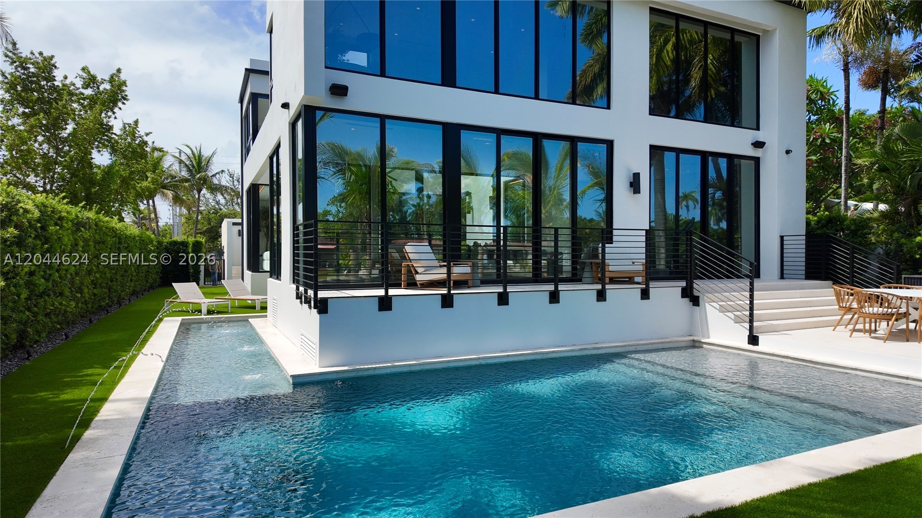 570 S Shore Dr, Miami Beach FL 33141