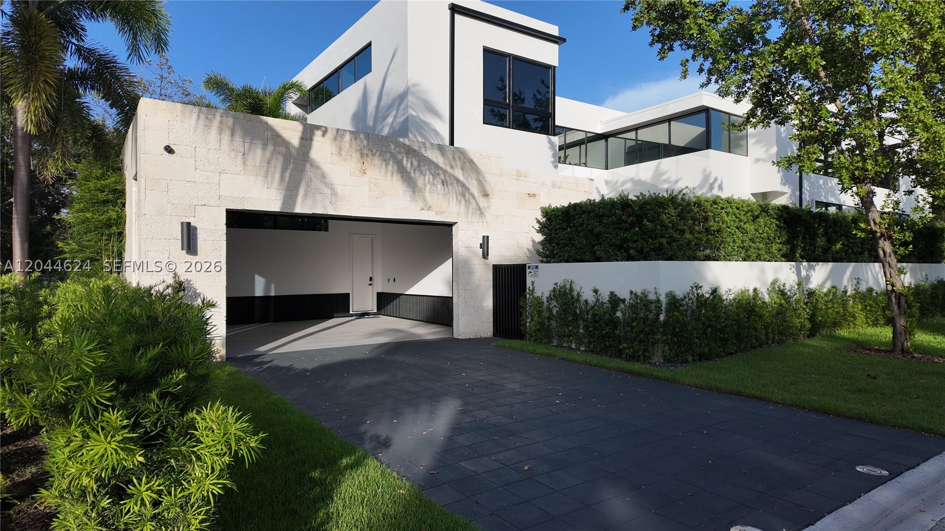 570 S Shore Dr, Miami Beach FL 33141