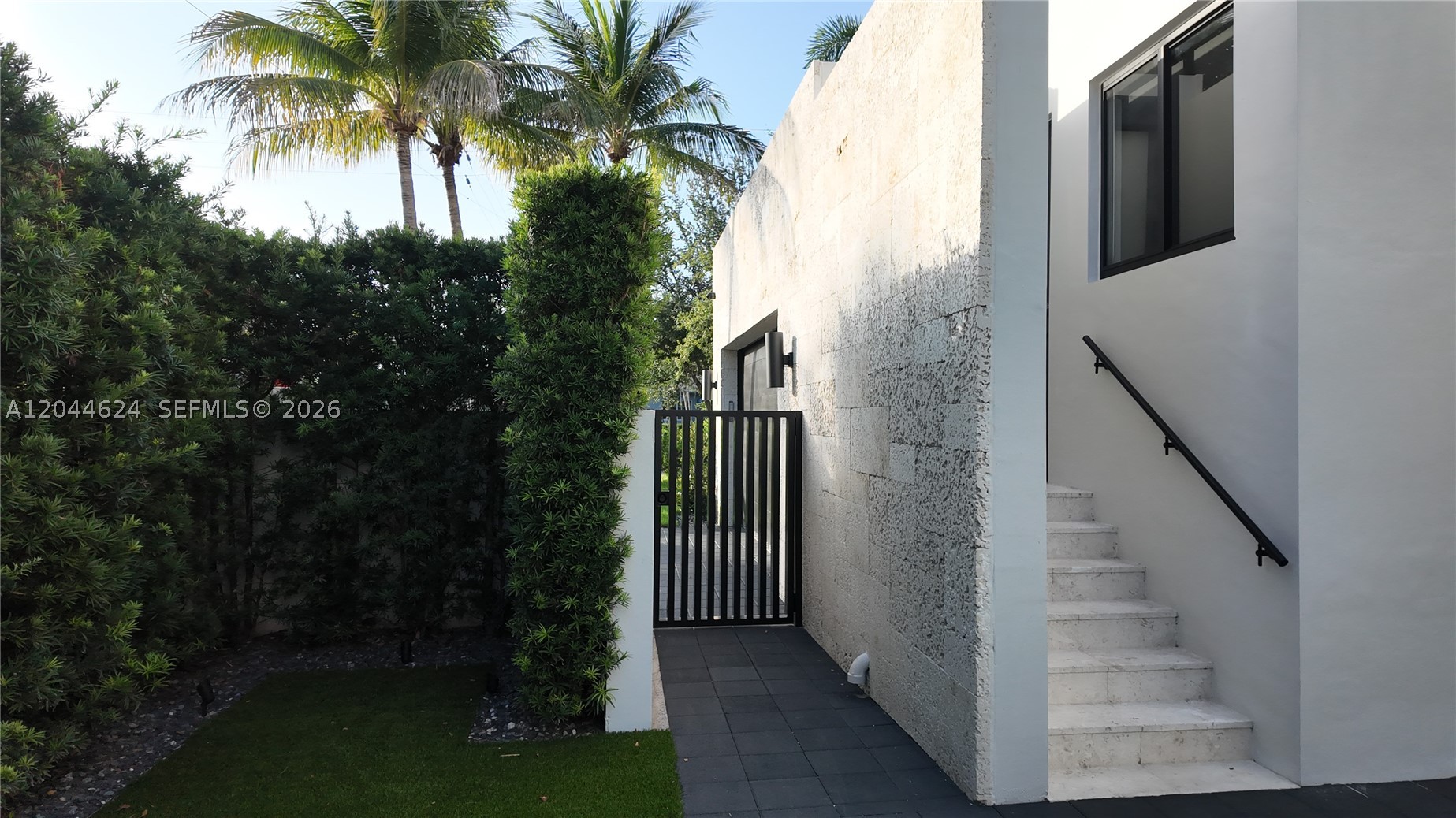 570 S Shore Dr, Miami Beach FL 33141