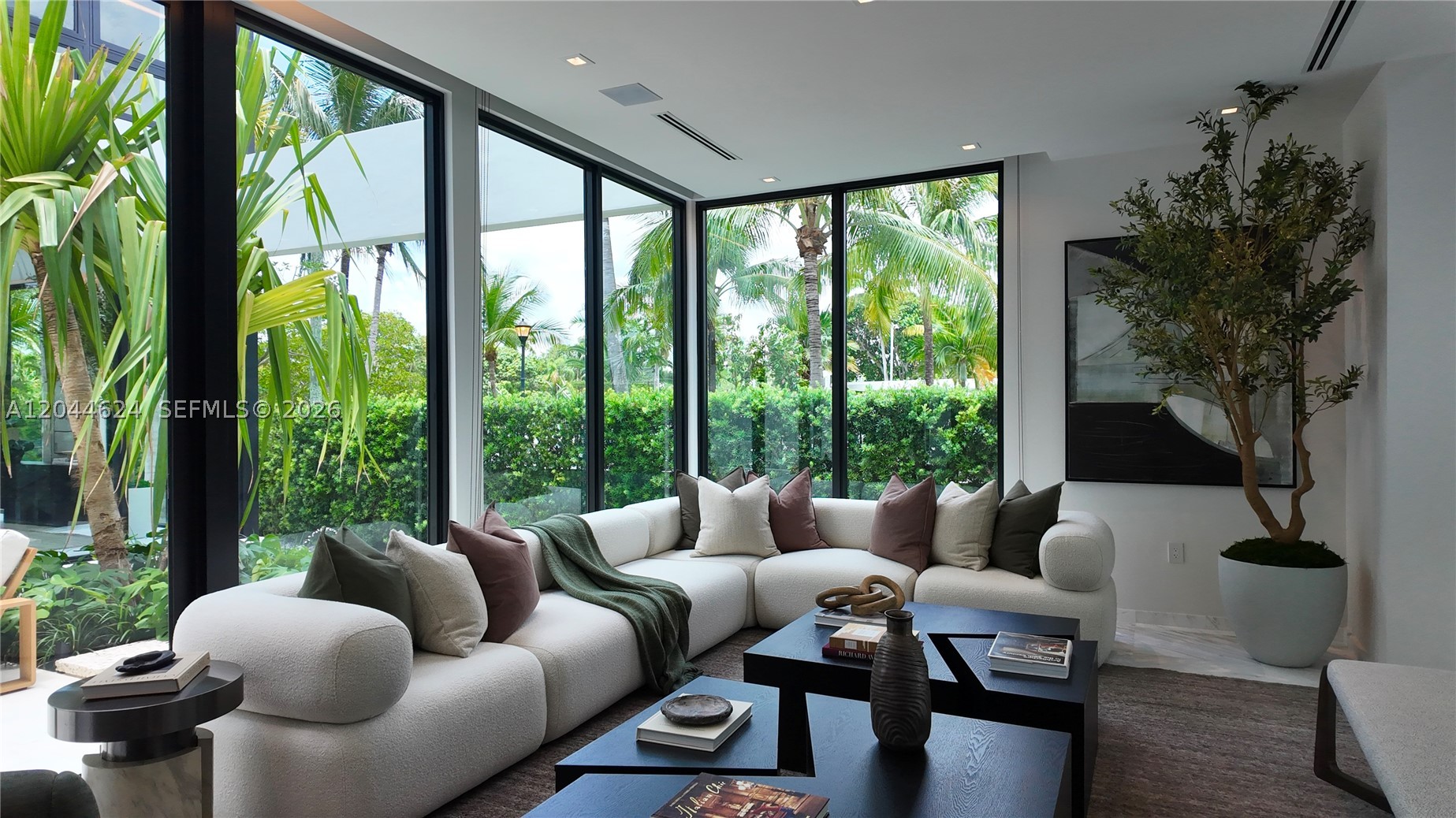 570 S Shore Dr, Miami Beach FL 33141
