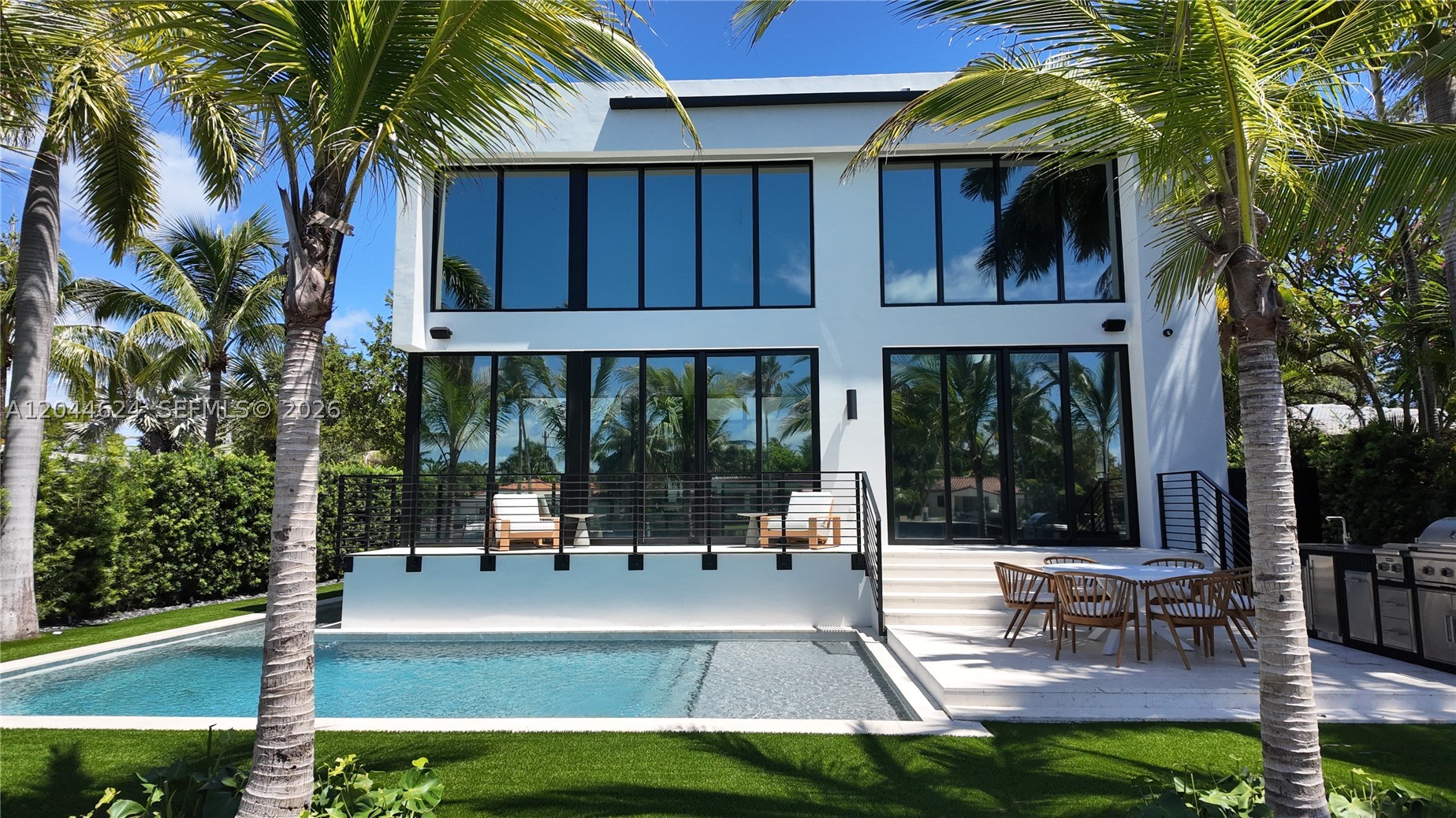 570 S Shore Dr, Miami Beach FL 33141