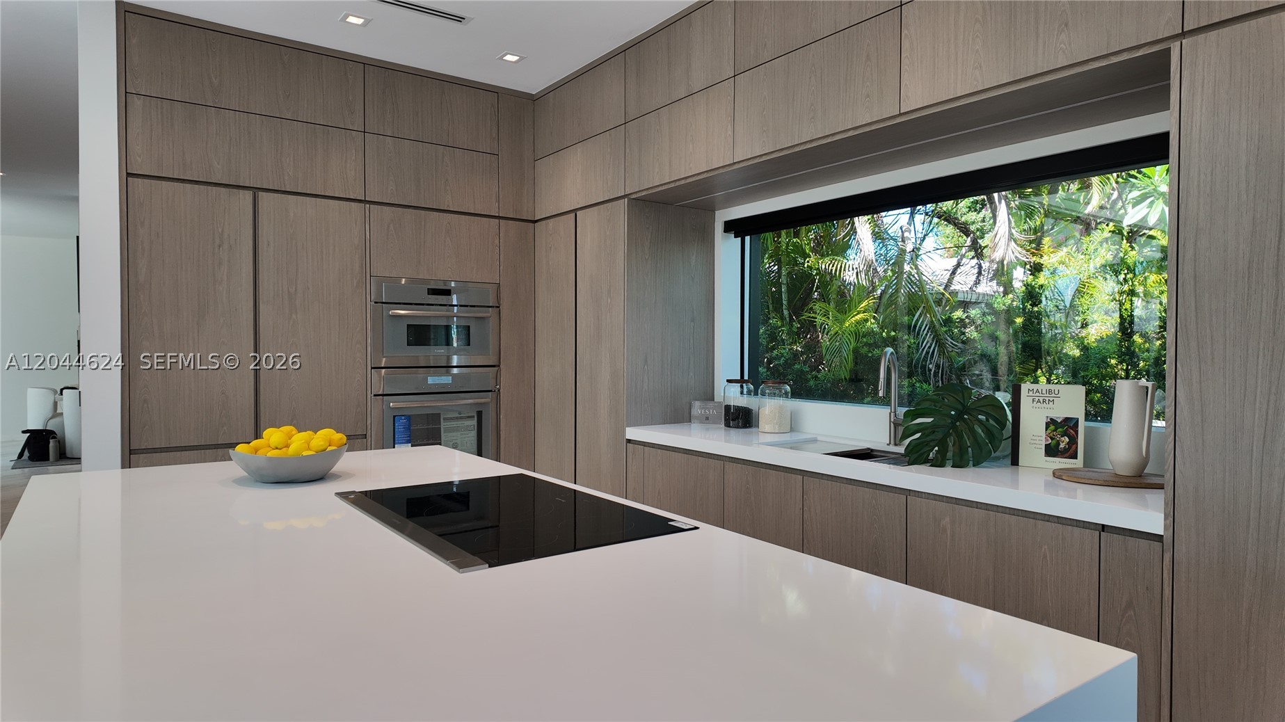 570 S Shore Dr, Miami Beach FL 33141