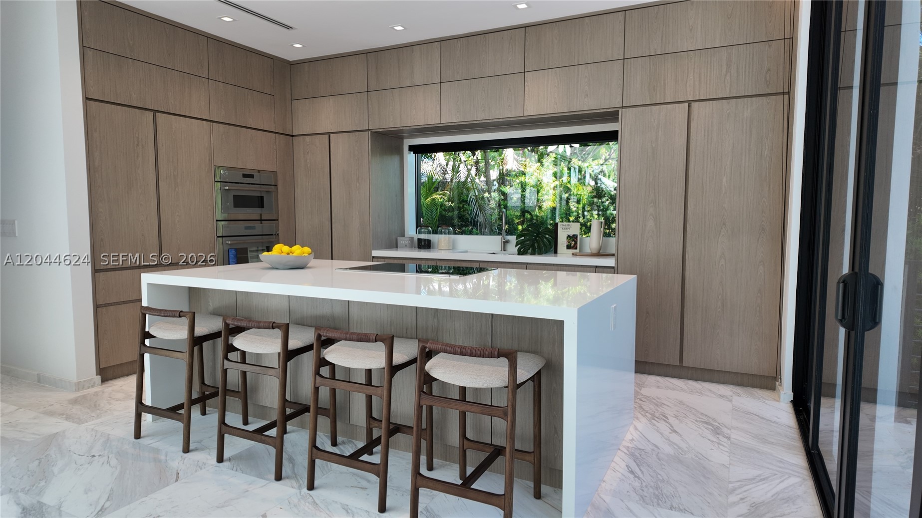 570 S Shore Dr, Miami Beach FL 33141