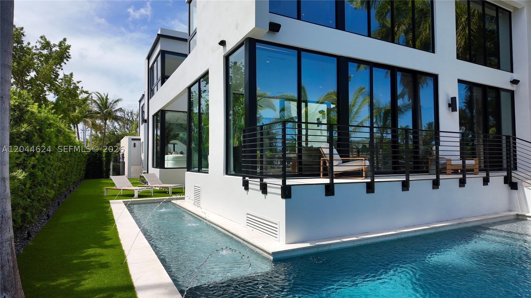 570 S Shore Dr, Miami Beach FL 33141