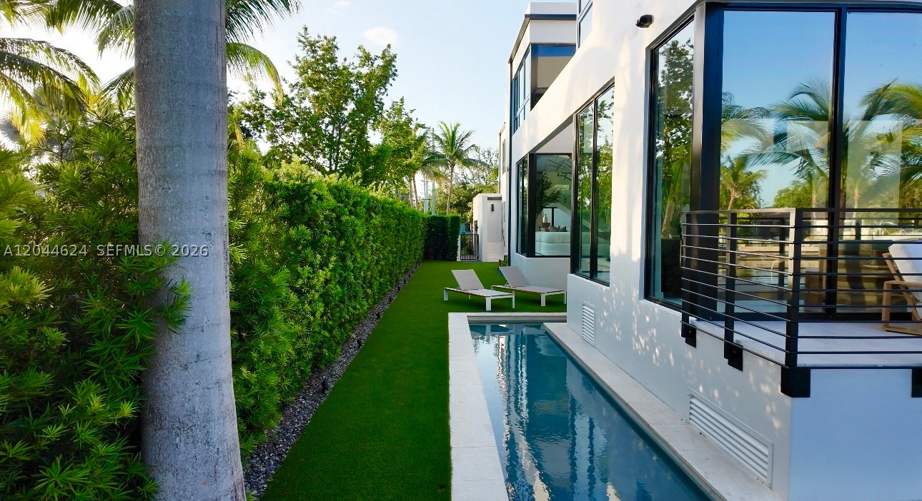 570 S Shore Dr, Miami Beach FL 33141