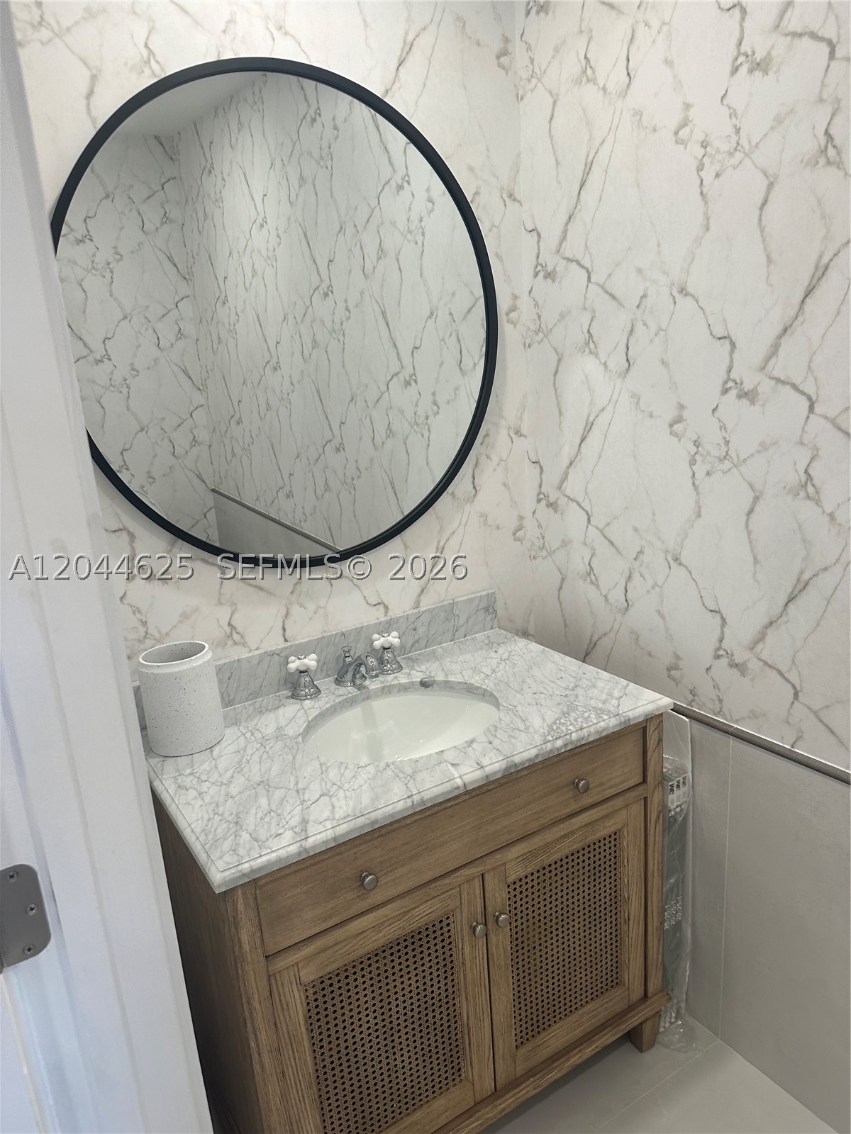 1060 Brickell Ave #2505, Miami FL 33131