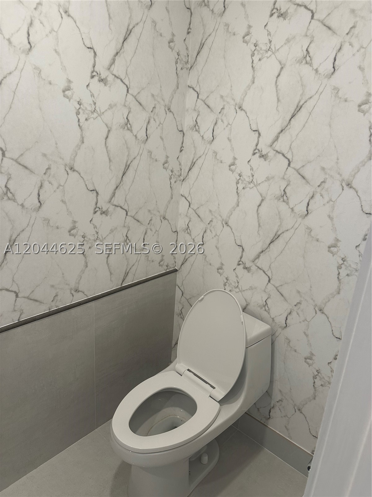 1060 Brickell Ave #2505, Miami FL 33131