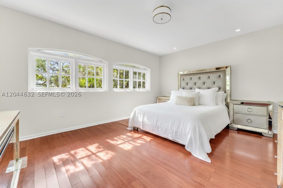 7500 W Treasure Dr, North Bay Village FL 33141