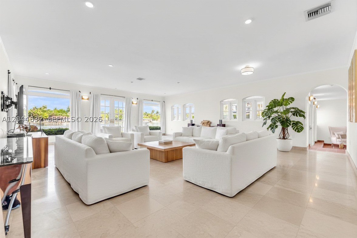 7500 W Treasure Dr, North Bay Village FL 33141