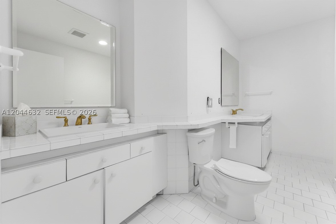 7500 W Treasure Dr, North Bay Village FL 33141