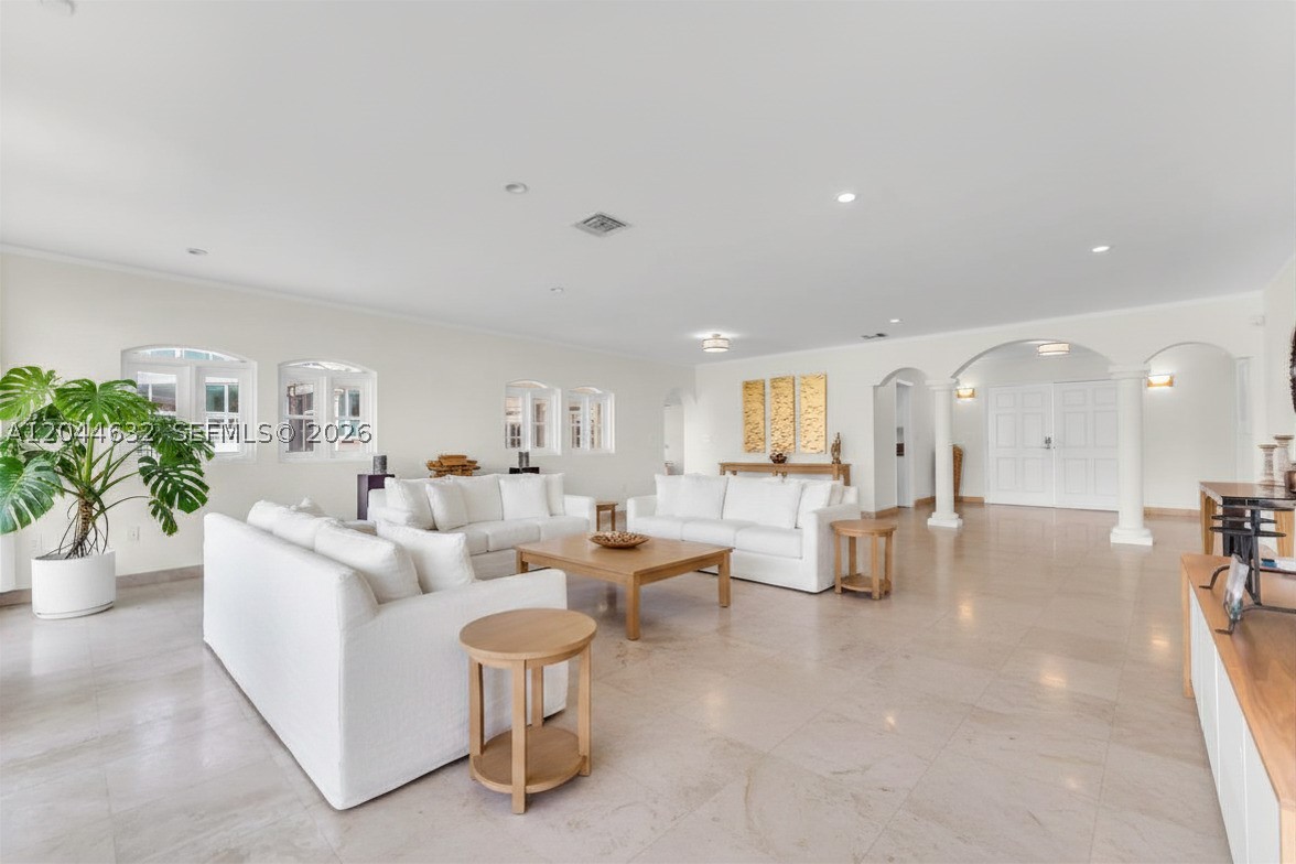7500 W Treasure Dr, North Bay Village FL 33141