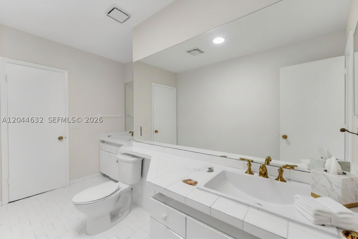 7500 W Treasure Dr, North Bay Village FL 33141