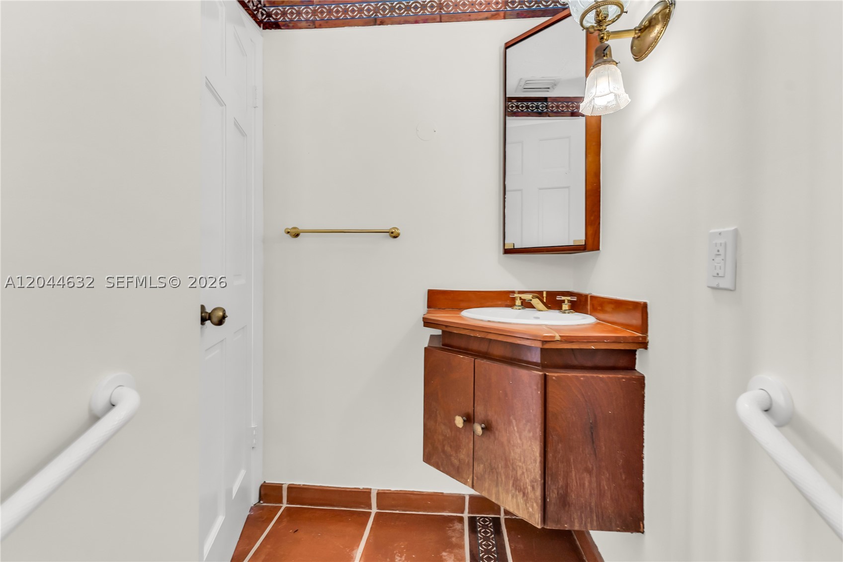 7500 W Treasure Dr, North Bay Village FL 33141