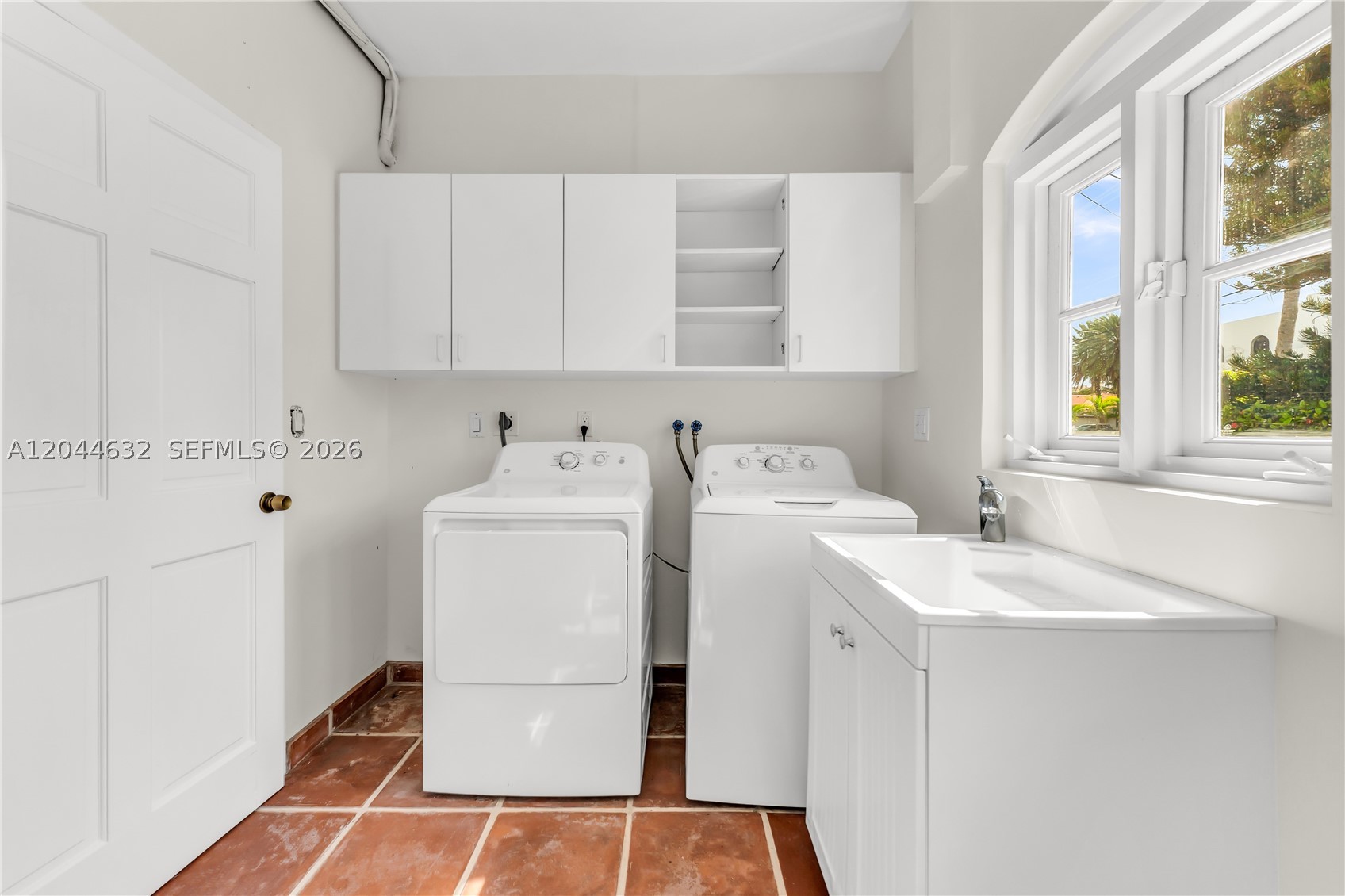 7500 W Treasure Dr, North Bay Village FL 33141
