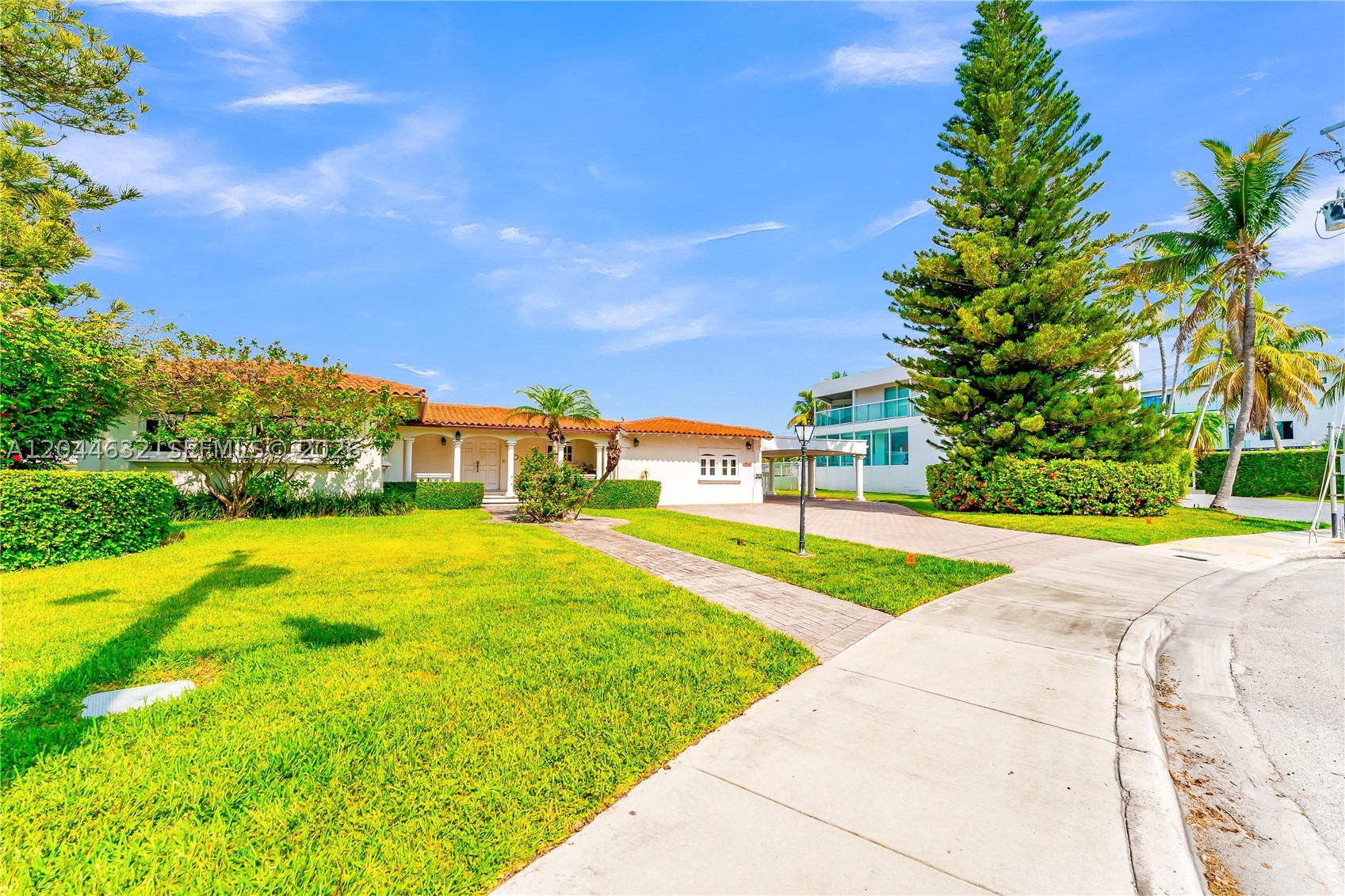 7500 W Treasure Dr, North Bay Village FL 33141