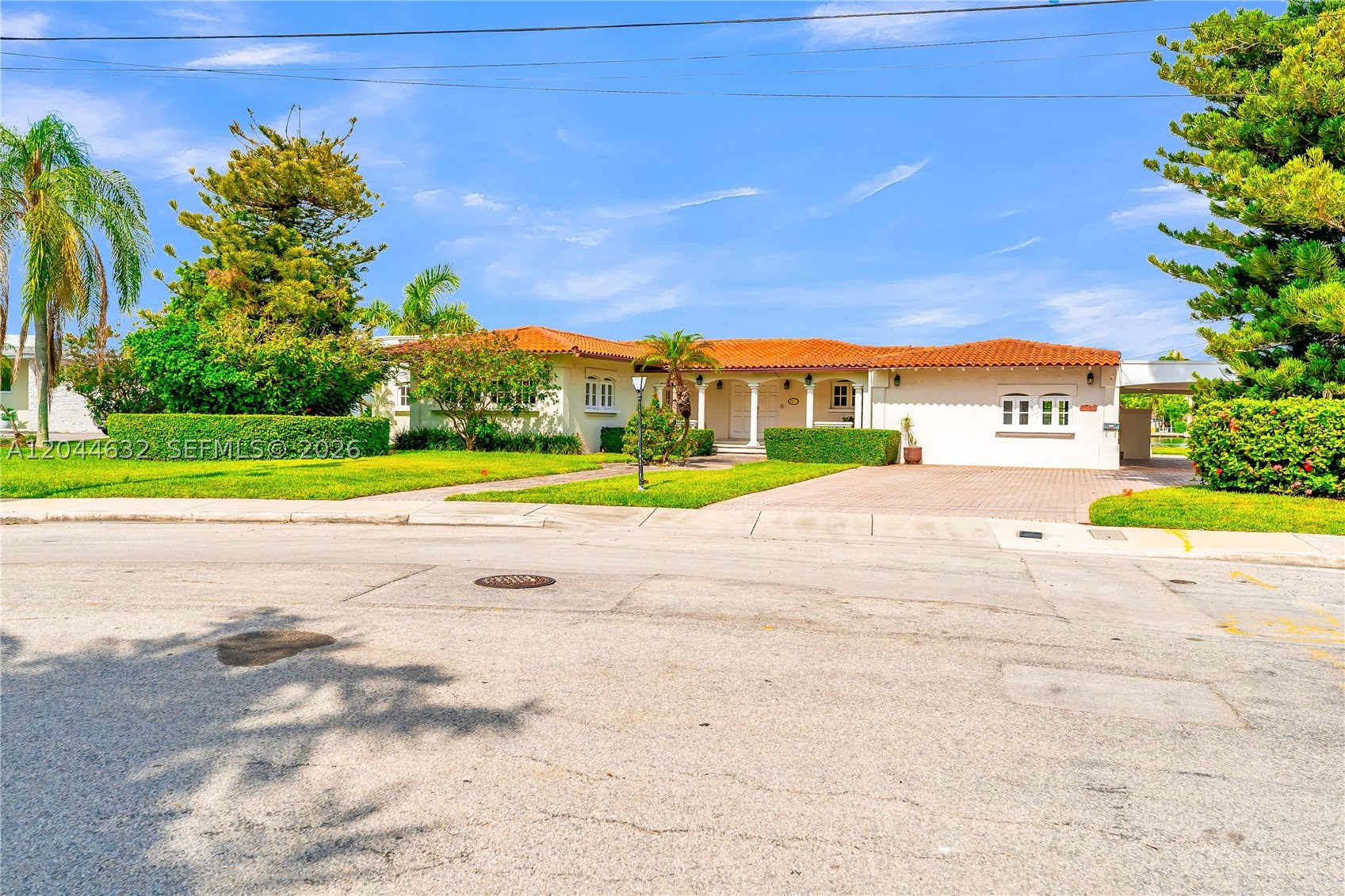 7500 W Treasure Dr, North Bay Village FL 33141