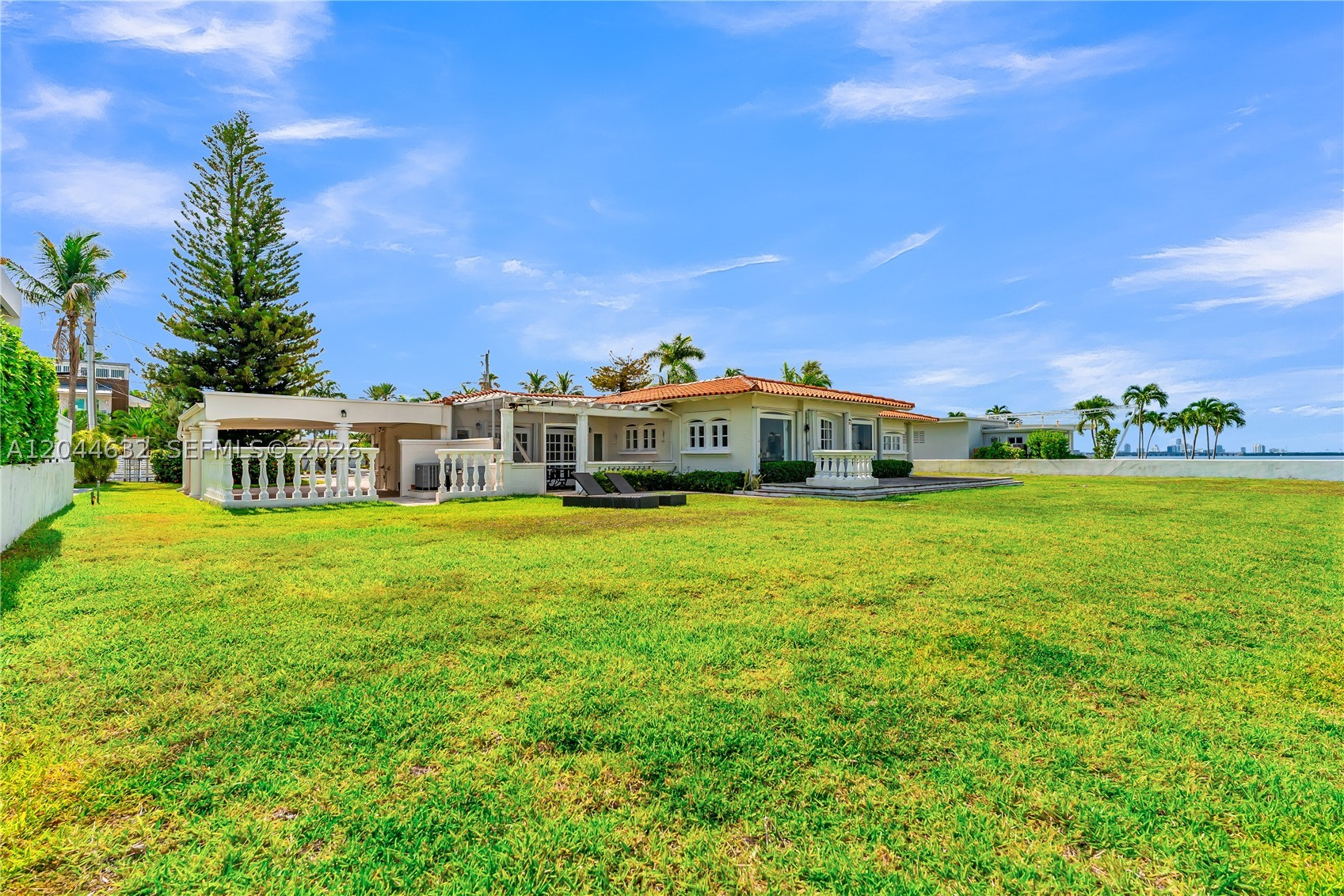 7500 W Treasure Dr, North Bay Village FL 33141